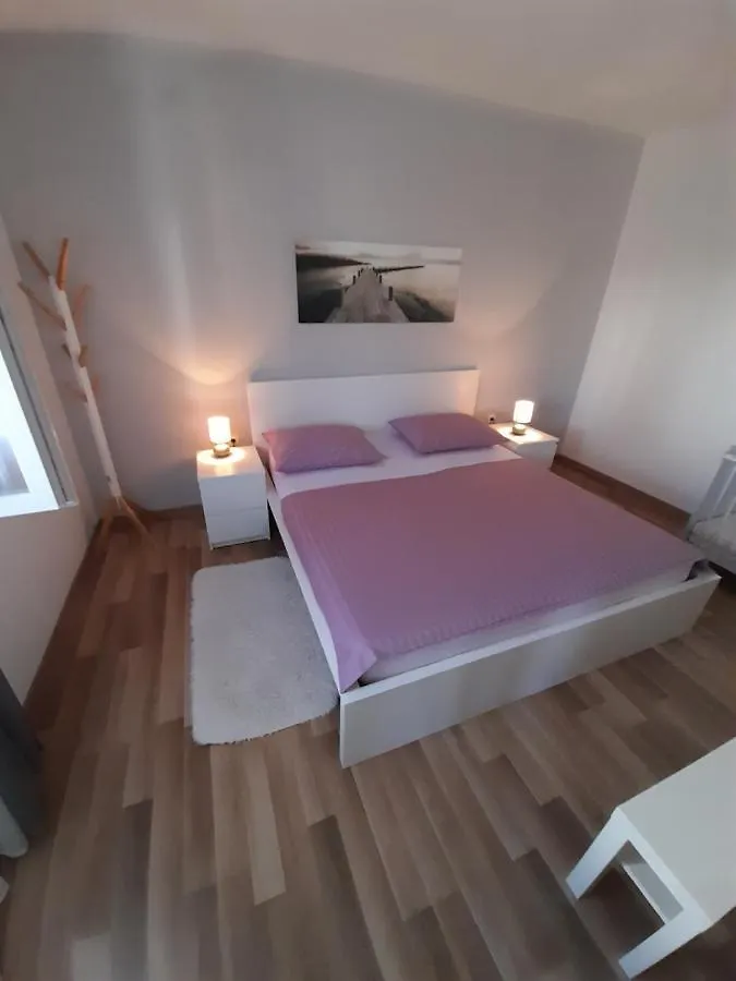 Apartment Little Lucy Near Split Airport Kastela
