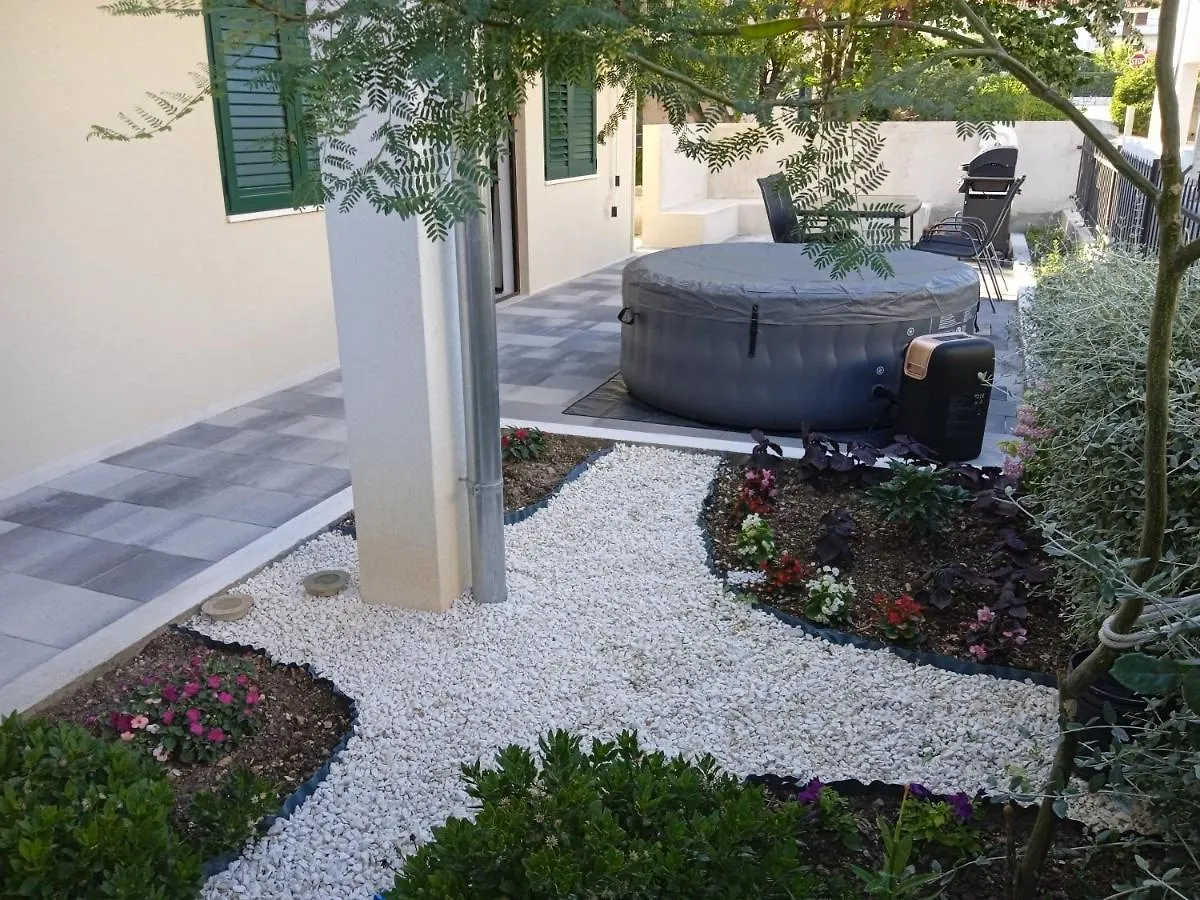 Apartment Little Lucy Near Split Airport Kastela 0*,  Croatia