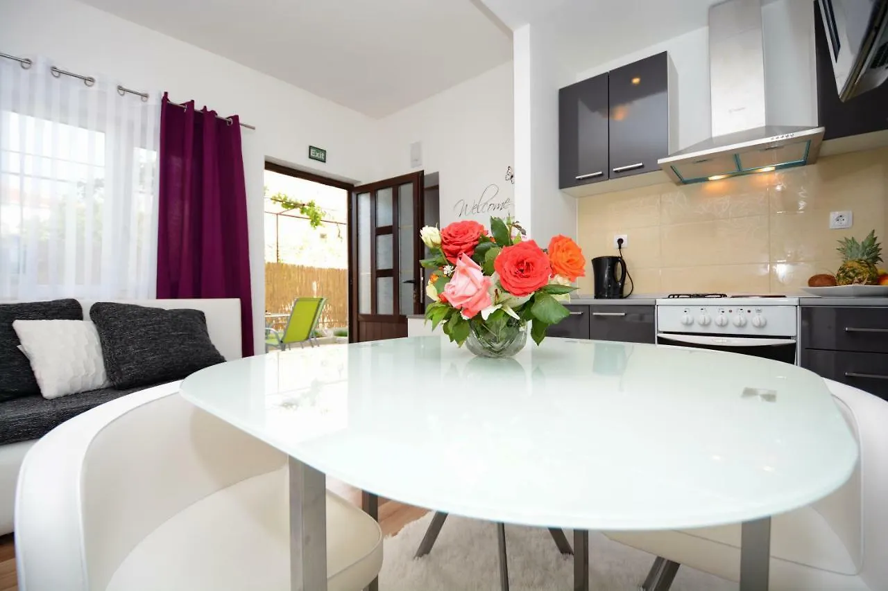 Apartment Little Lucy Near Split Airport Kastela 0*,  Croatia