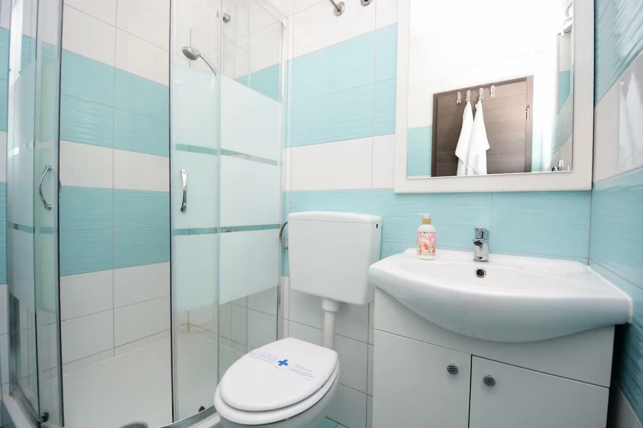 Apartment Little Lucy Near Split Airport Kastela